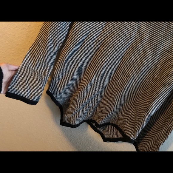 Express Black and white striped sweater - Picture 3 of 4